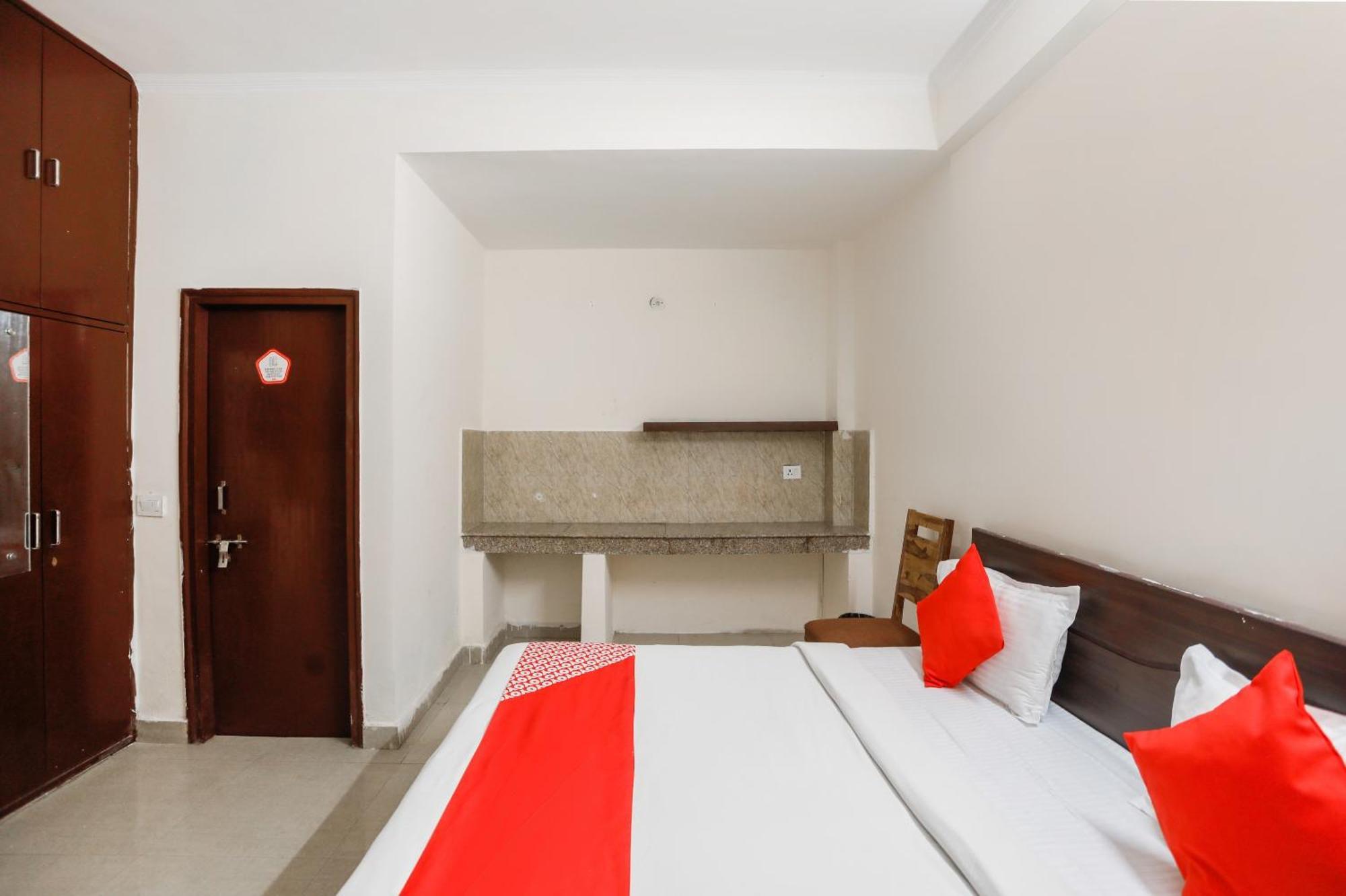 Hotel O Av Residency Near Botanic Garden Of Indian Republic Нойда Экстерьер фото