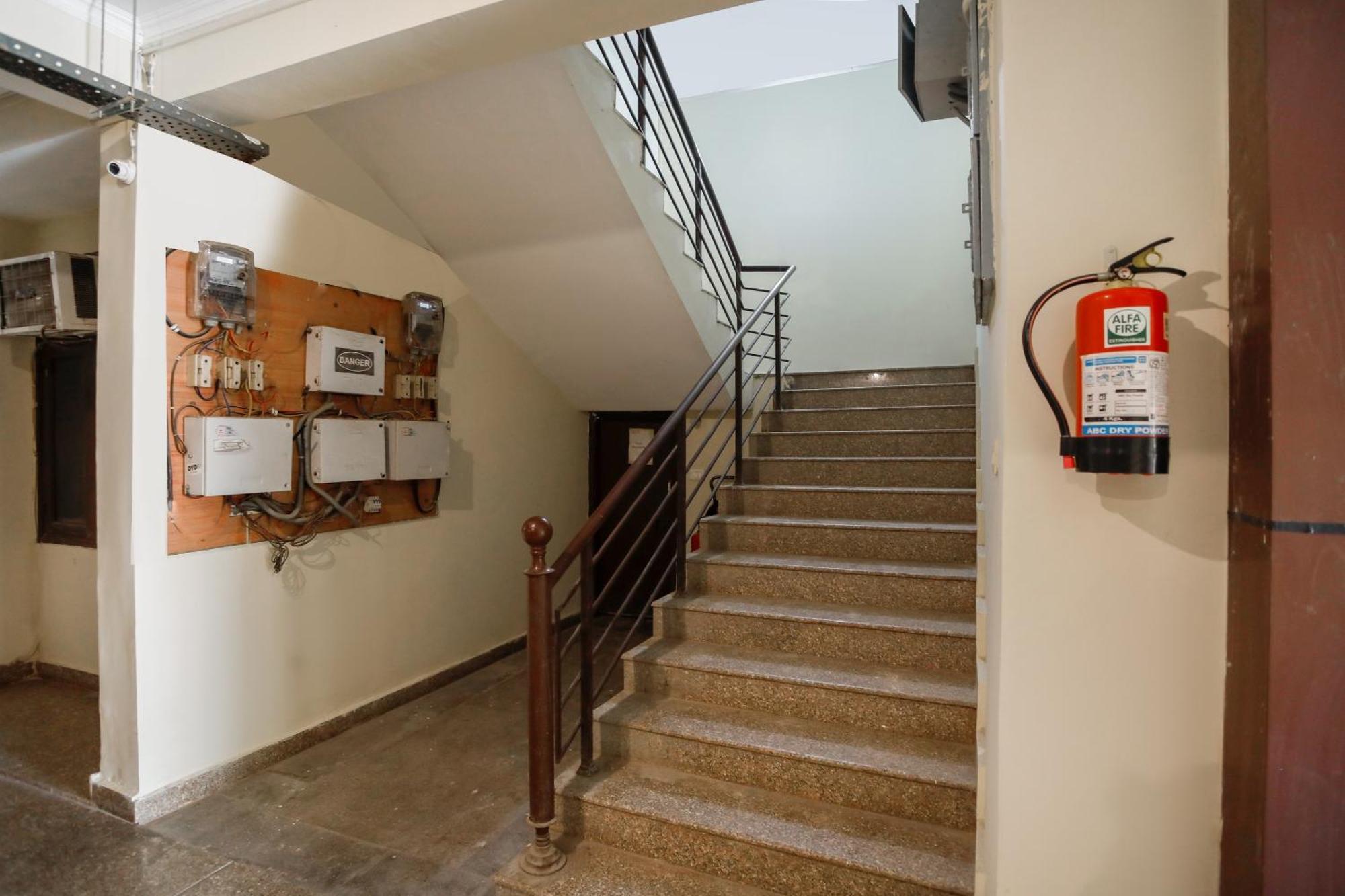 Hotel O Av Residency Near Botanic Garden Of Indian Republic Нойда Экстерьер фото